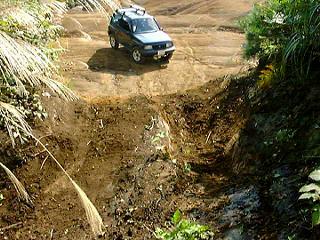 �����̃��C����������Ă���q���N���C���i�ォ��j