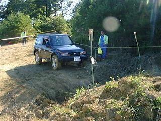 �}�[�J�𓥂�