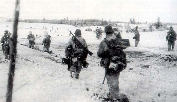 ʐ^FOXEhCb`gtc̝eBB1943N2AnRtߍxł̐ᒆsR